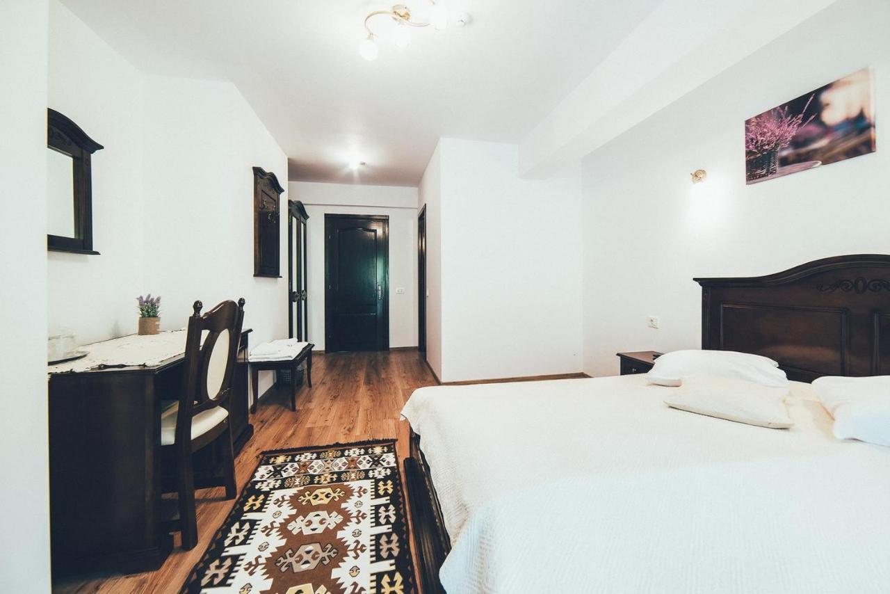 Conacul Domnitei Hotel Voronet Exterior photo