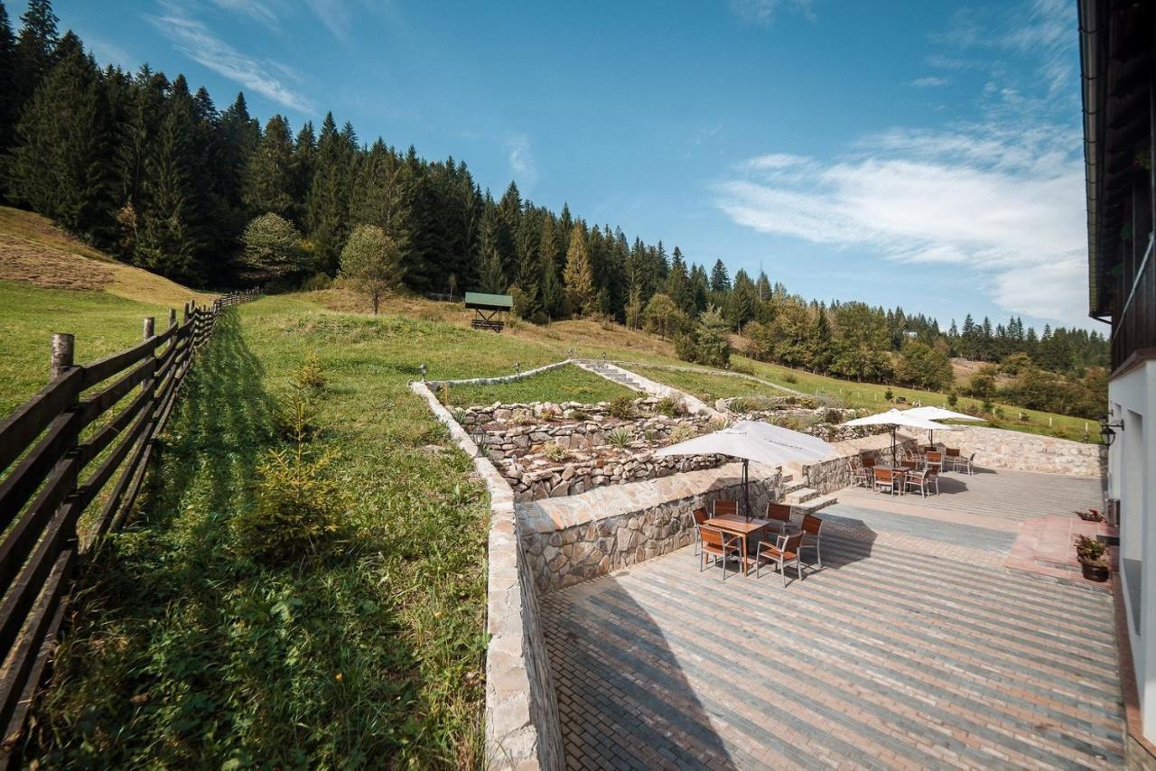 Conacul Domnitei Hotel Voronet Exterior photo